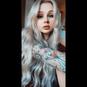 Meet your Posher, Becca